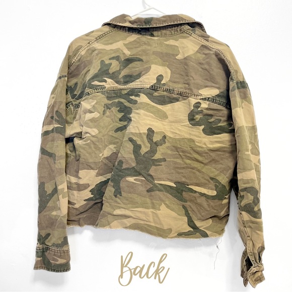 Topshop Benny Camouflage Crop Raw Hem Shirt Jacket Size 4-6 - Picture 3 of 4